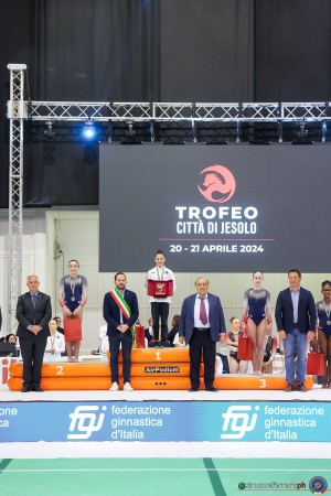 podio jr sfe06062 copia simone ferraro ph